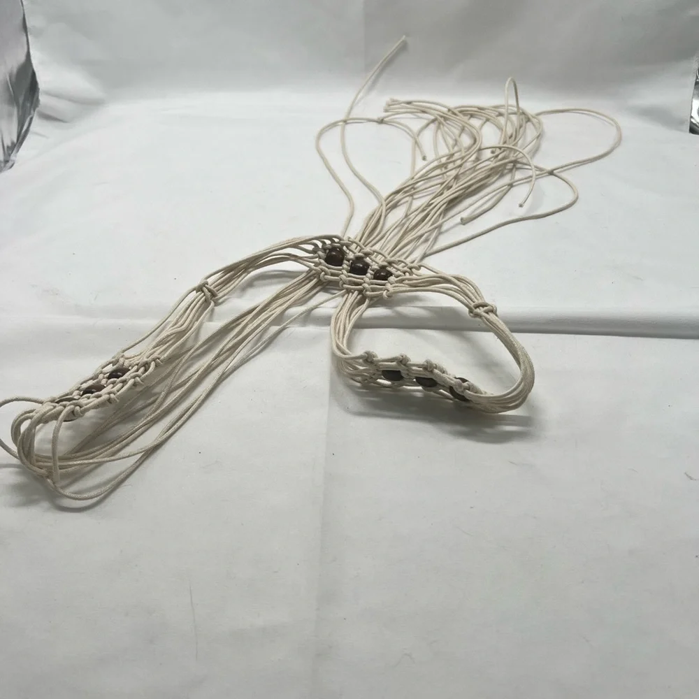 Cream macrame belt with wooden beads